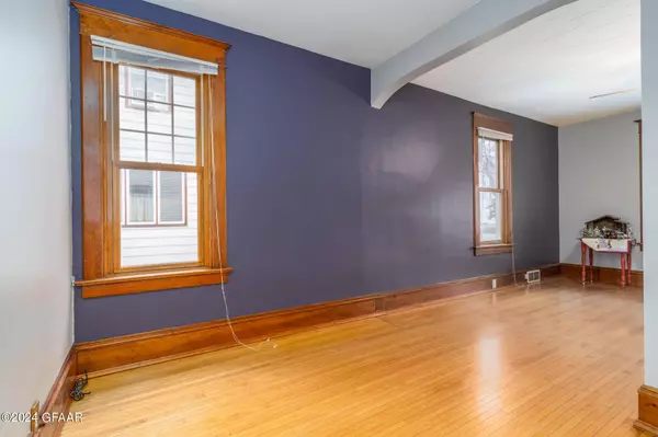 525 BELMONT Road, Grand Forks, ND 58201