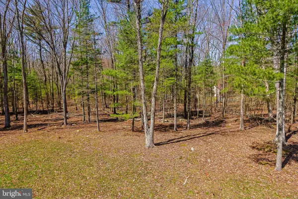 144 GLENOAK DR, East Stroudsburg, PA 18301