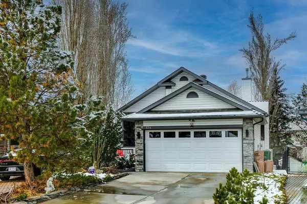 134 Cranfield CRES SE, Calgary, AB T3M 1A5