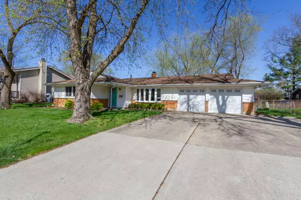 1007 Cornell LN, Schaumburg, IL 60193