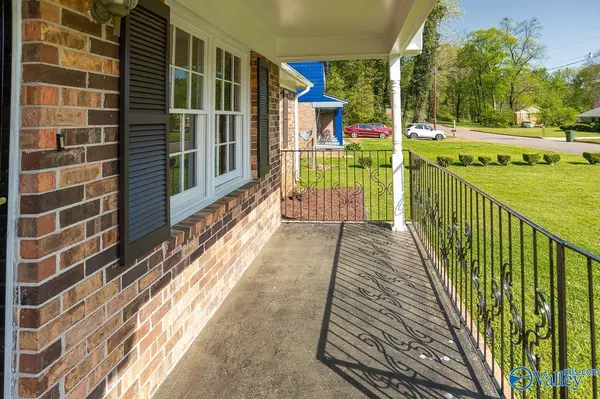 3815 Timbercrest Drive NW, Huntsville, AL 35810