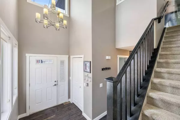 2001 Luxstone Link SW, Airdrie, AB T4B 0A5