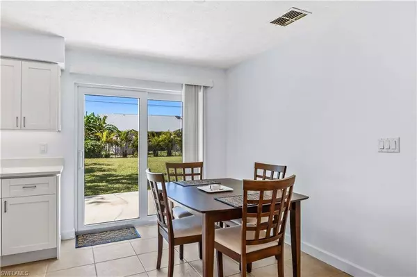 2204 SE 7th ST, Cape Coral, FL 33990