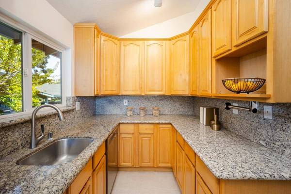 1950 Ascot DR, Moraga, CA 94556