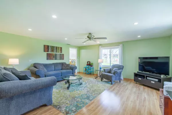 1007 Cornell LN, Schaumburg, IL 60193