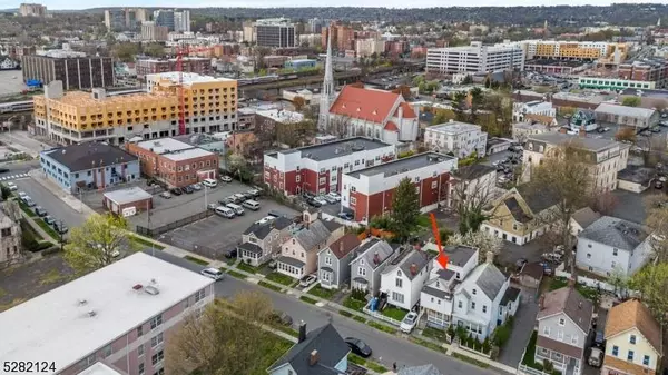 27 N Burnett St, East Orange City, NJ 07017