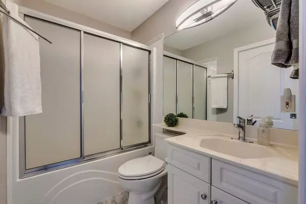 134 Cranfield CRES SE, Calgary, AB T3M 1A5