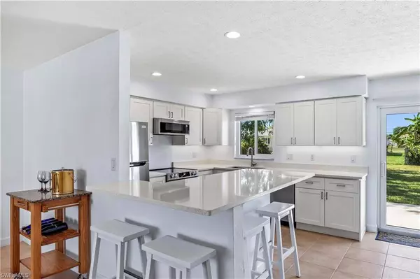 2204 SE 7th ST, Cape Coral, FL 33990