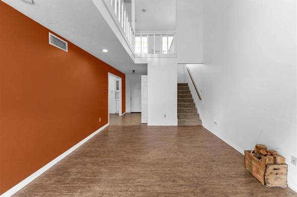 113 Normal Park DR #B, Huntsville, TX 77320