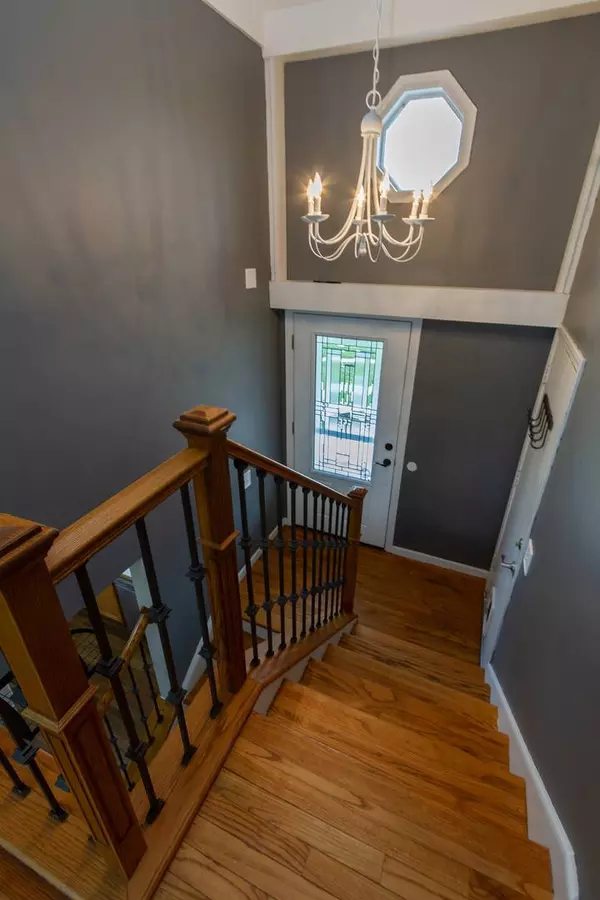 106 Perth RD, Cary, IL 60013