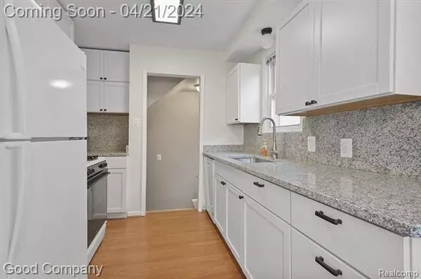 812 COLUMBIA Road, Berkley, MI 48072