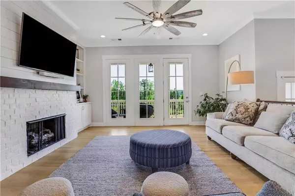 905 South On Main, Woodstock, GA 30188