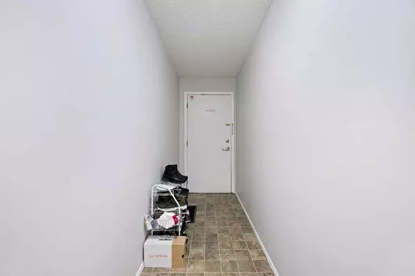 647 1 AVE NE #210, Calgary, AB T2E 0B5