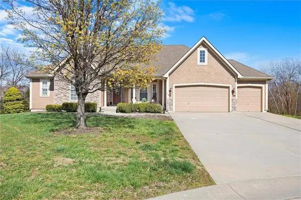 670 Everly RD, Lansing, KS 66043