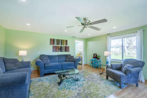 1007 Cornell LN, Schaumburg, IL 60193