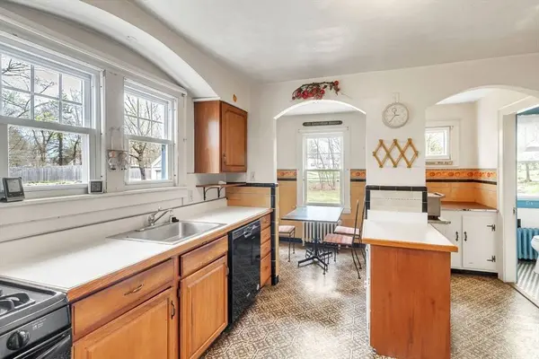 1215 Main St, Agawam, MA 01001