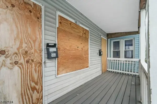 27 N Burnett St, East Orange City, NJ 07017