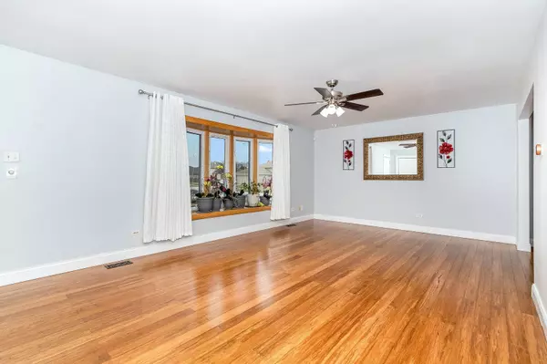 7733 Woodstock DR, Tinley Park, IL 60477