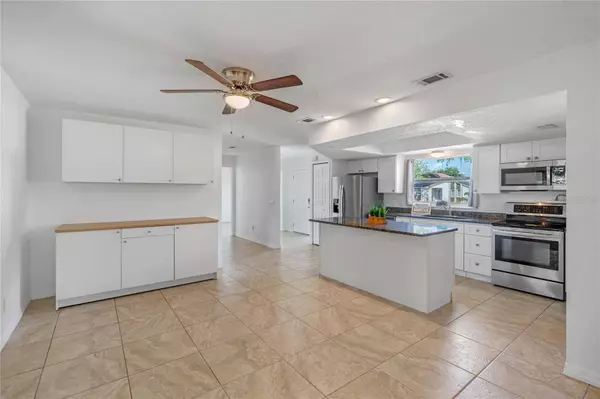 2430 BENJAMIN DR, Kissimmee, FL 34744