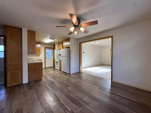 301 Elm St, Phoenix, OR 97535