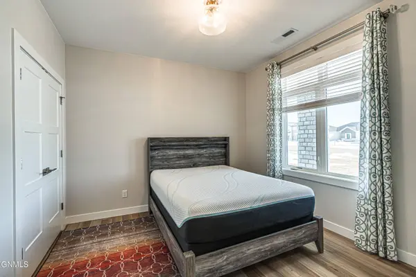 2928 Peach Tree DR, Bismarck, ND 58504