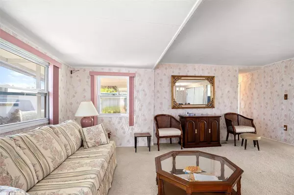 11505 JOHNSON CIR, Tavares, FL 32778