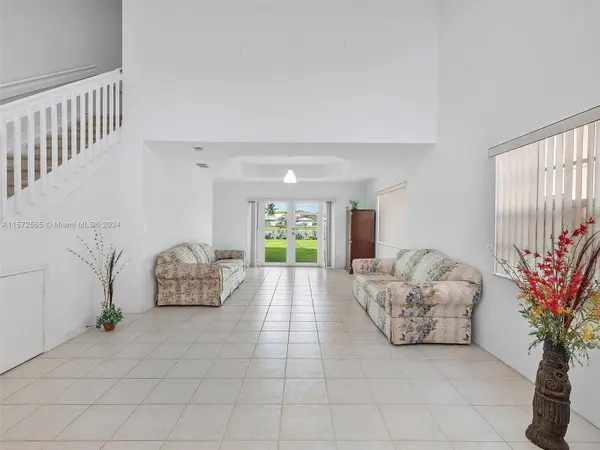 10172 SW 164th Pl, Miami, FL 33196