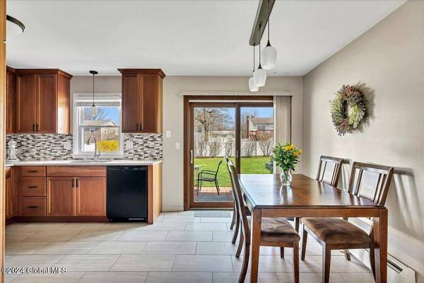 25 Moon Drive, Colonie, NY 12205