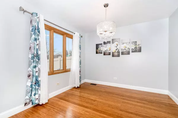 7733 Woodstock DR, Tinley Park, IL 60477