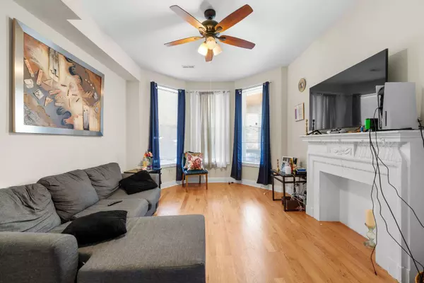 1719 W Greenleaf Avenue, Chicago, IL 60626