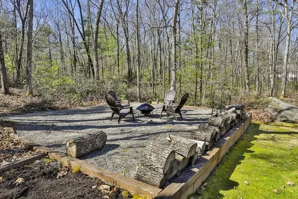 21 Hillside Dr, Townsend, MA 01469