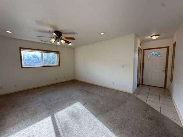 301 Elm St, Phoenix, OR 97535