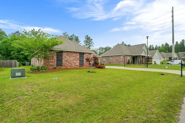 66 W Cadbury Ln, Hattiesburg, MS 39402