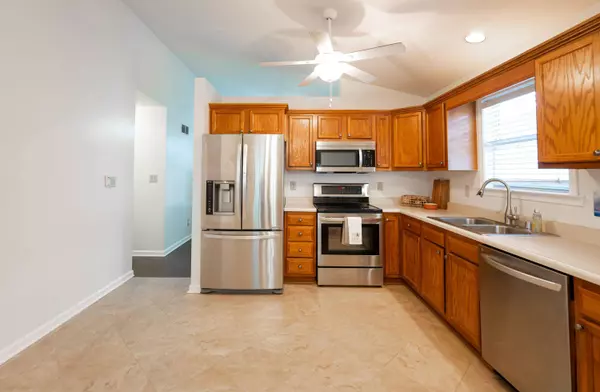 137 Olivia DR, Nicholasville, KY 40356