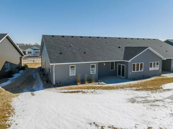 2928 Peach Tree DR, Bismarck, ND 58504