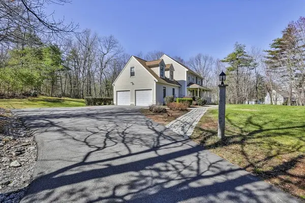 21 Hillside Dr, Townsend, MA 01469