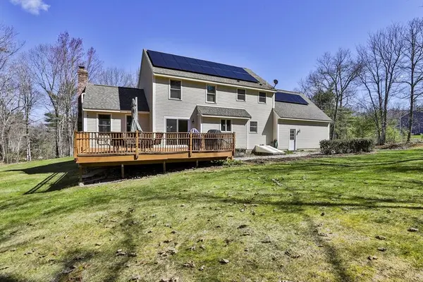 21 Hillside Dr, Townsend, MA 01469