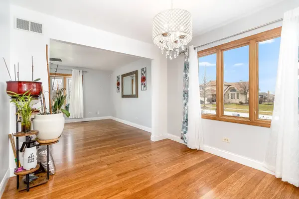 7733 Woodstock DR, Tinley Park, IL 60477