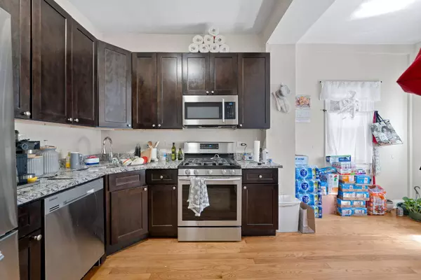 1719 W Greenleaf Avenue, Chicago, IL 60626