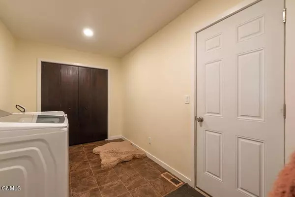 419 Live Oak LN, Bismarck, ND 58504