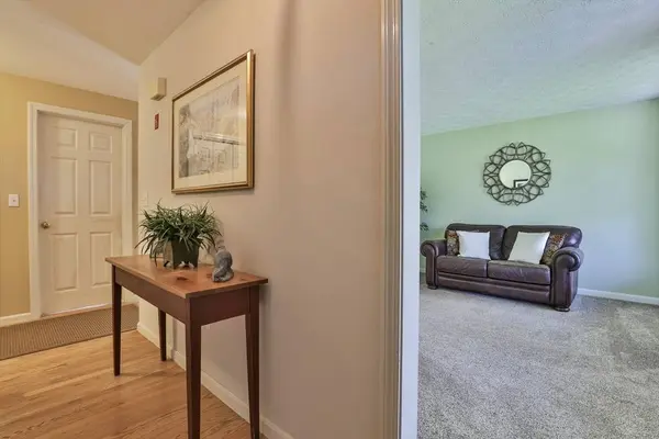 21 Hillside Dr, Townsend, MA 01469