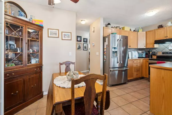 82 Eversyde CT SW, Calgary, AB T2Y 4S3