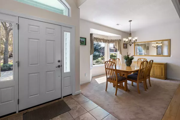 2407 Senate Way, Medford, OR 97504