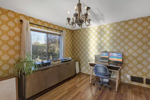 422 S Raddant RD, Batavia, IL 60510