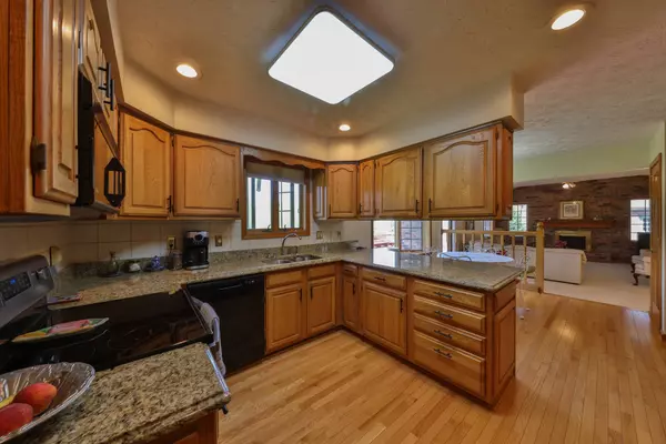 8670 Promontory RD, Indianapolis, IN 46236