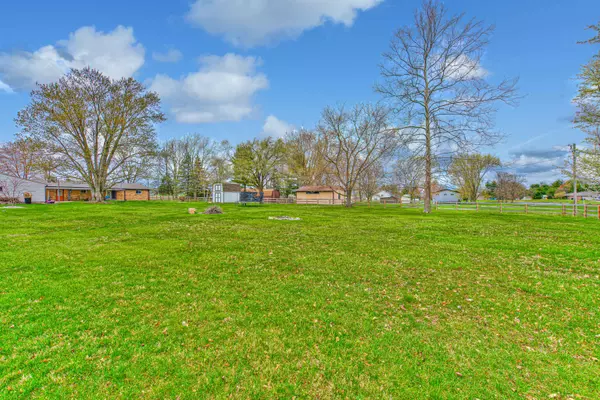 11745 N Antioch RD, Mooresville, IN 46158