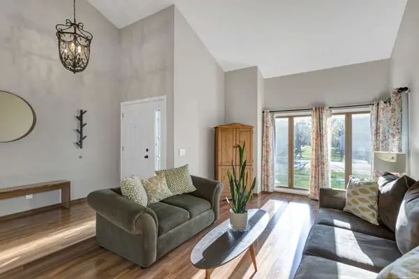 422 S Raddant RD, Batavia, IL 60510