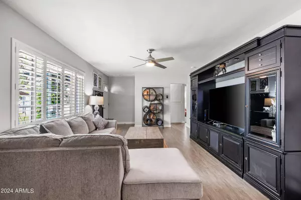 1013 E OREGON Avenue, Phoenix, AZ 85014