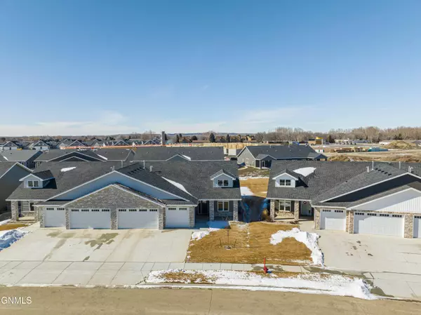 2928 Peach Tree DR, Bismarck, ND 58504