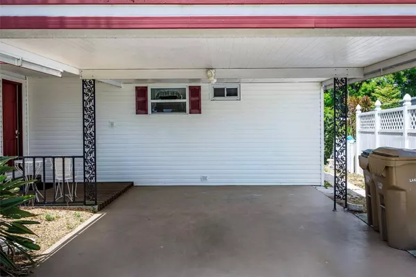 11505 JOHNSON CIR, Tavares, FL 32778